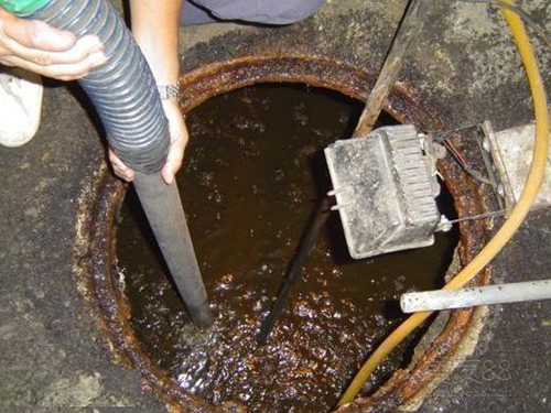 大渡口隔油池清理