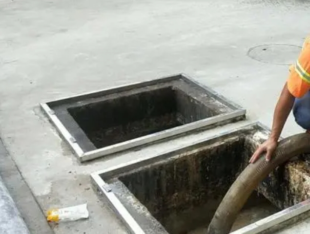 大渡口化粪池清理