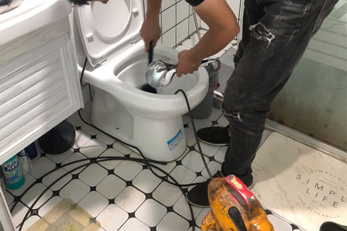 大渡口马桶堵塞自己疏通还是找师傅？专业上门服务让你省时更省心